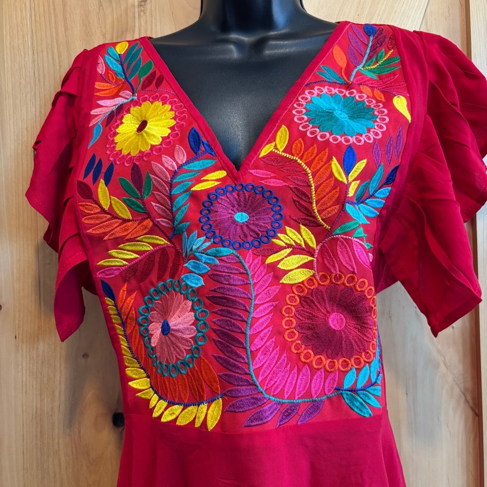Exquisite Embroidered Dress - Picture 5 of 9